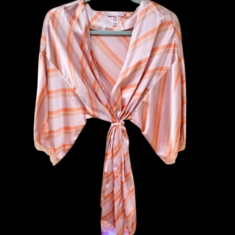 VICTORIA’S SECRET PEACHES WITH LACE TRIM KIMONO ROBE SIZE M/L